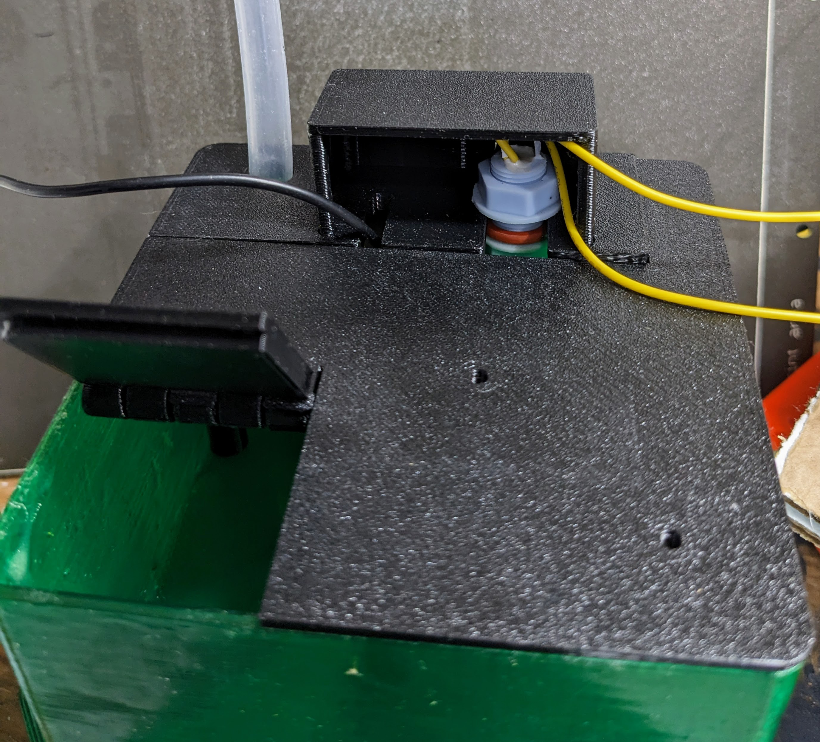 3D printed lid for the plant watering water reservoir